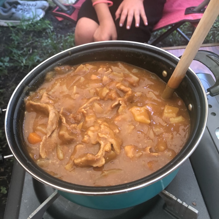 キャンプ飯 カセットコンロで煮込みポークカレー レシピ 作り方 By りんりんりん 楽天レシピ キャンプ飯 カセットコンロで煮込みポークカレー レシピ 作り方 By りんりんりん 楽天レシピ